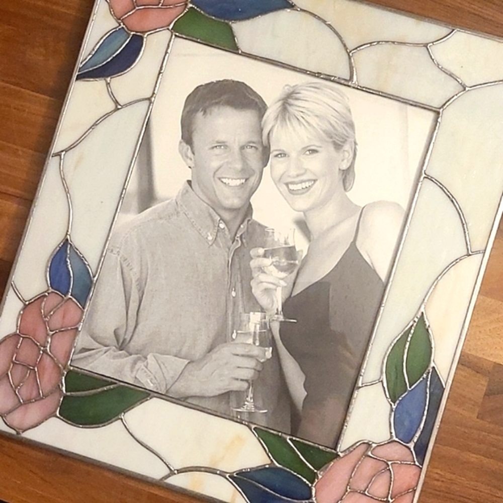 New! Stained Glasss Roses Photo Frame - Picture 2 of 7